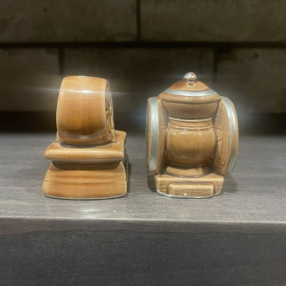 Vintage Spinning Wheel and Coffee Grinder Salt and Pepper Shakers - Enesco Japan - Picture 4 of 9